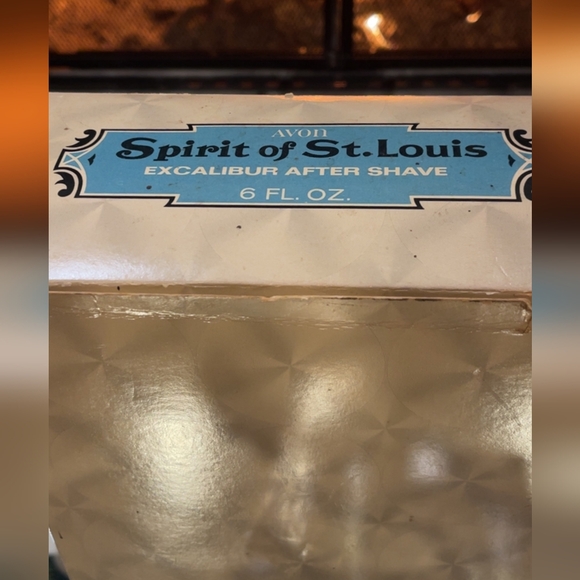 ‘70s - Avon - "Spirit of St. Louis" Airplane Decanter - Picture 9 of 11